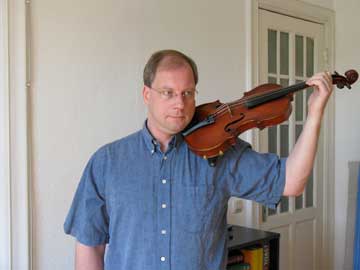 violinhold06 violinhold06
